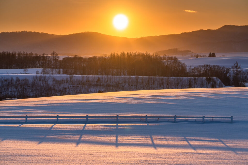 《北海道》冬の美瑛・新栄の丘の夕景