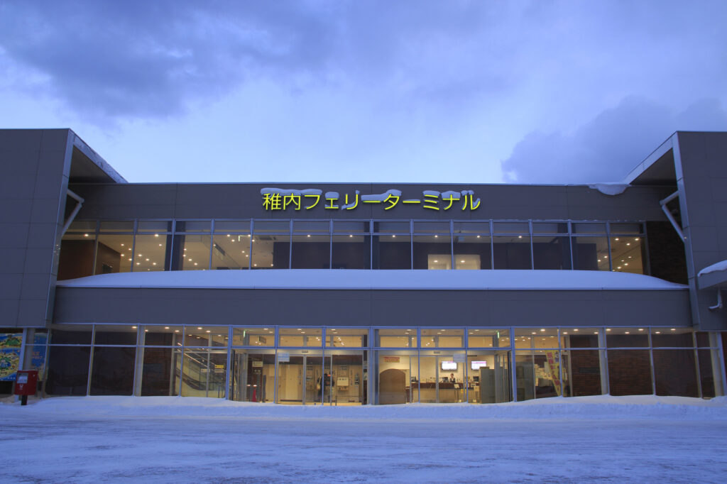 早朝の稚内フェリーターミナルにて