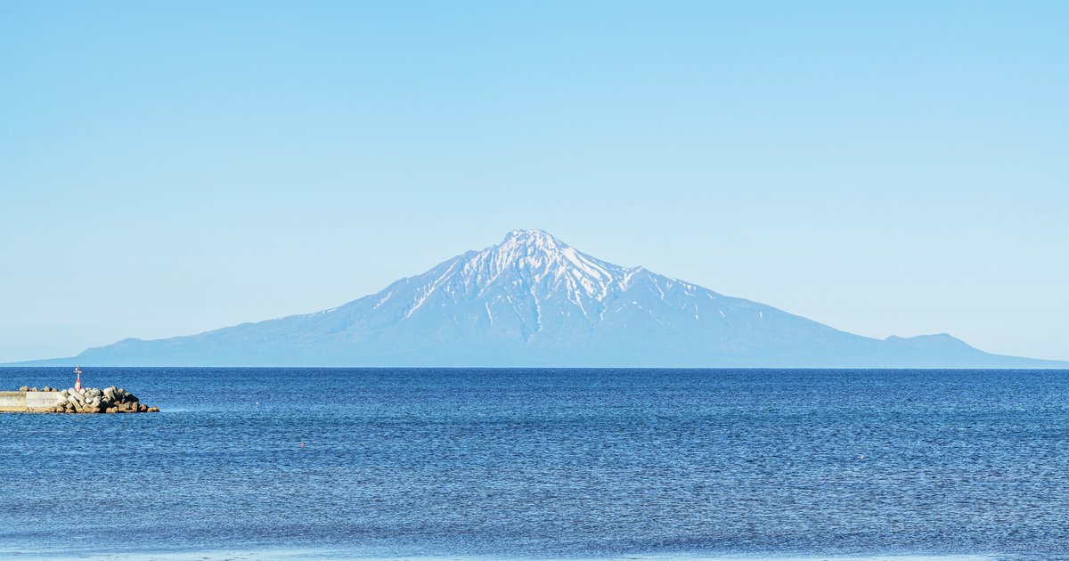 利尻富士のフェリーからの全景