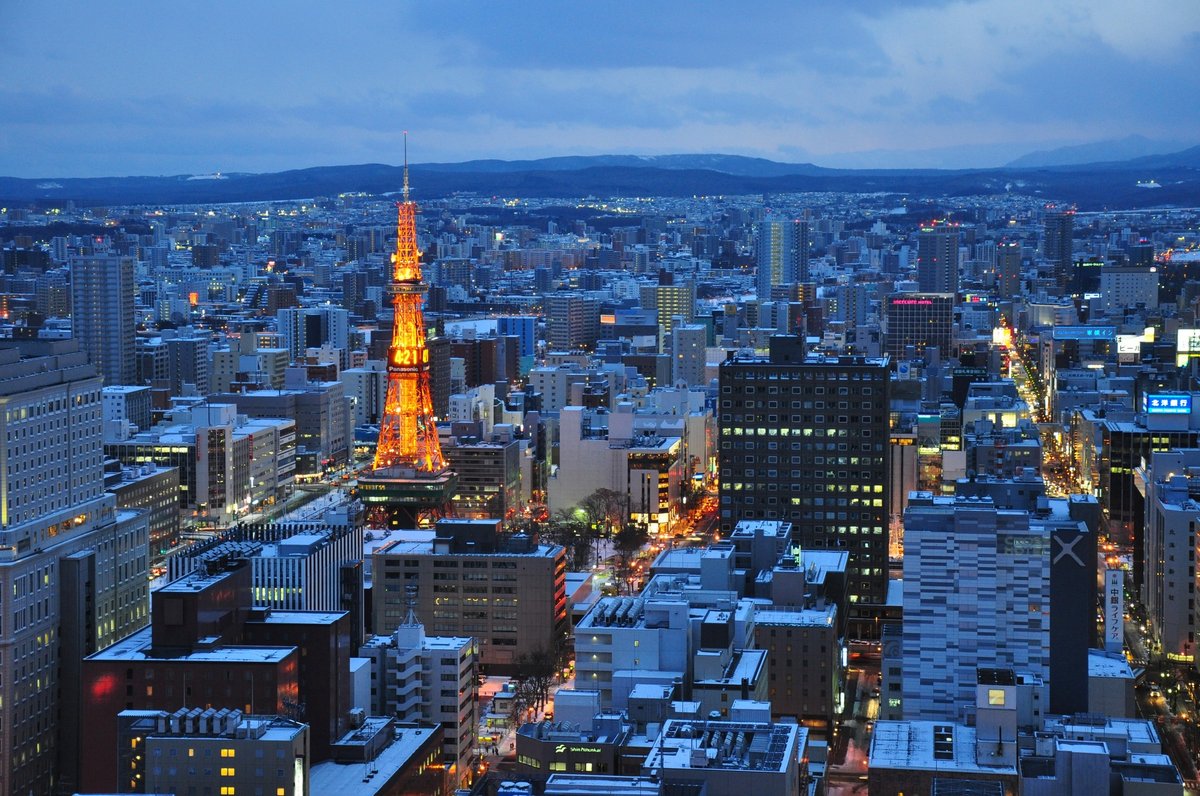 夕暮れの札幌テレビ塔