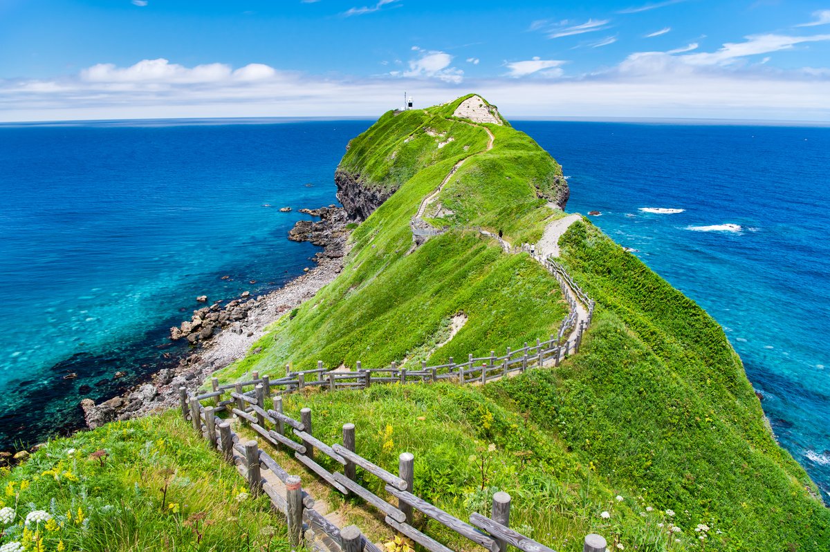 神威岬と積丹ブルーの食堂