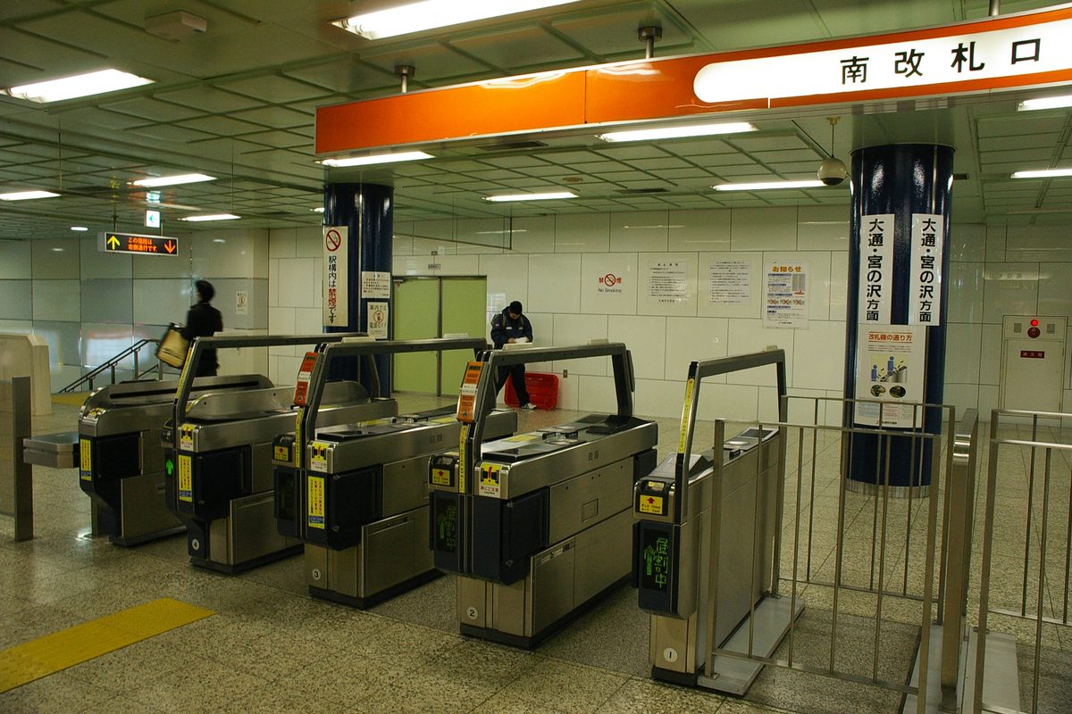 地下鉄駅の改札またはコンコース