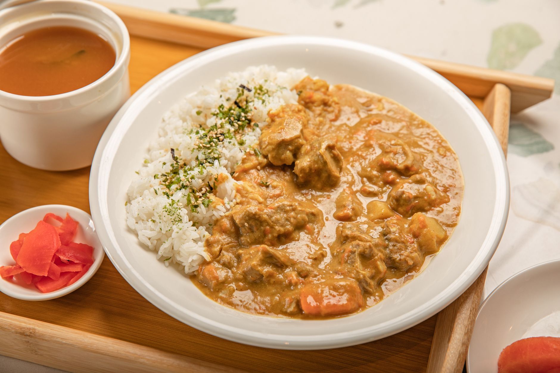 皿に盛られたカレーライス(イメージ)