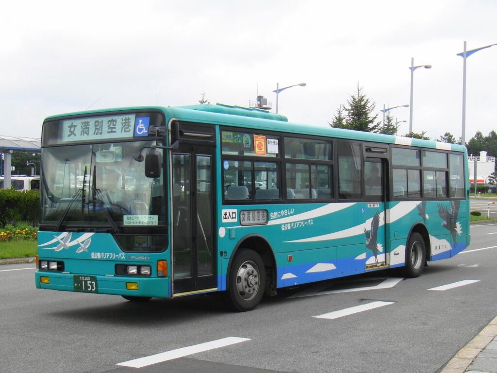 女満別空港に停車する斜里バスの「知床エアポートライナー」