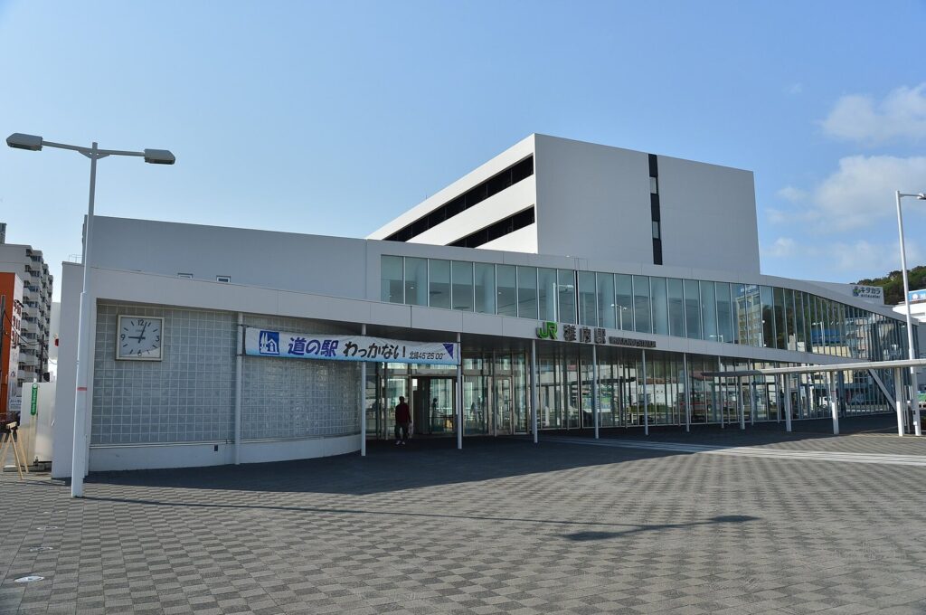 JR稚内駅の駅舎と駅ビル「キタカラ」の外観